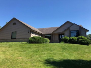 W339S9849 Red Brae Ct, Mukwonago, WI 53149-9295