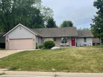 502 Clovercrest Ct, Watertown, WI 53094-9701