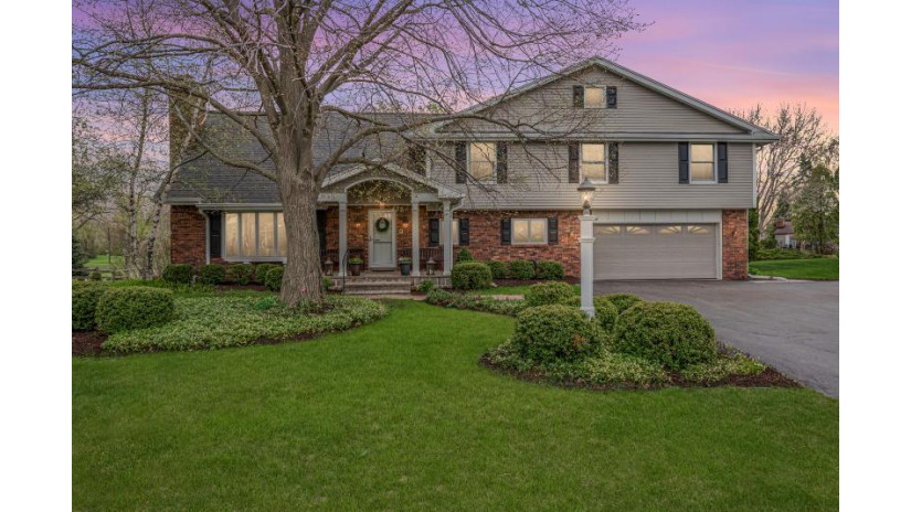 2309 W Lagoon Ct Mequon, WI 53092 by First Weber Inc -NPW $599,900