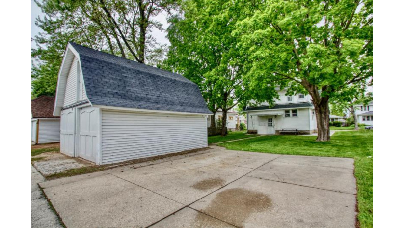 147 Harrison Ave Waukesha, WI 53186 by RE/MAX Realty Pros~Brookfield $290,000