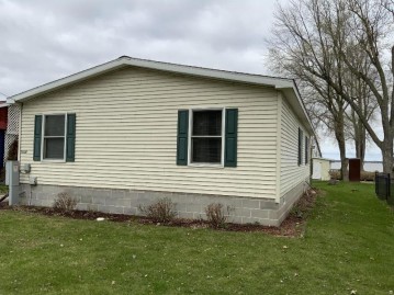 5426 E Reighmoore Rd, Omro, WI 54963-9438