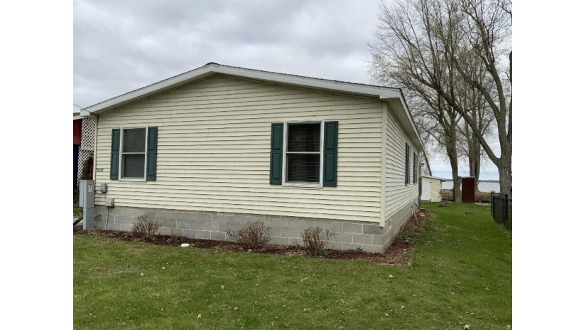 5426 E Reighmoore Rd Omro, WI 54963 by First Weber Inc - Brookfield $250,000