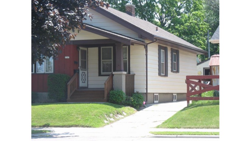 2107 Franklin St Manitowoc, WI 54220 by Coldwell Banker Real Estate Group~Manitowoc $68,000