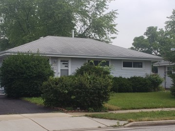 N88W15096 Cleveland Ave, Menomonee Falls, WI 53051-2208