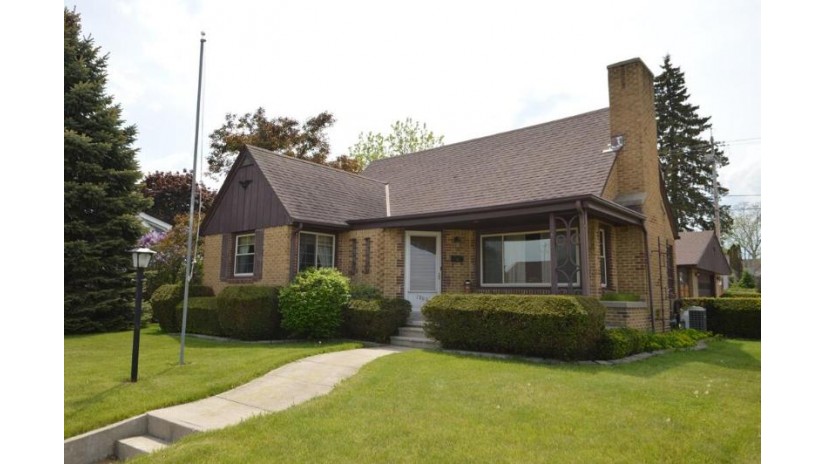 1700 17th Ave South Milwaukee, WI 53172 by Hometowne Realty LLC $225,000