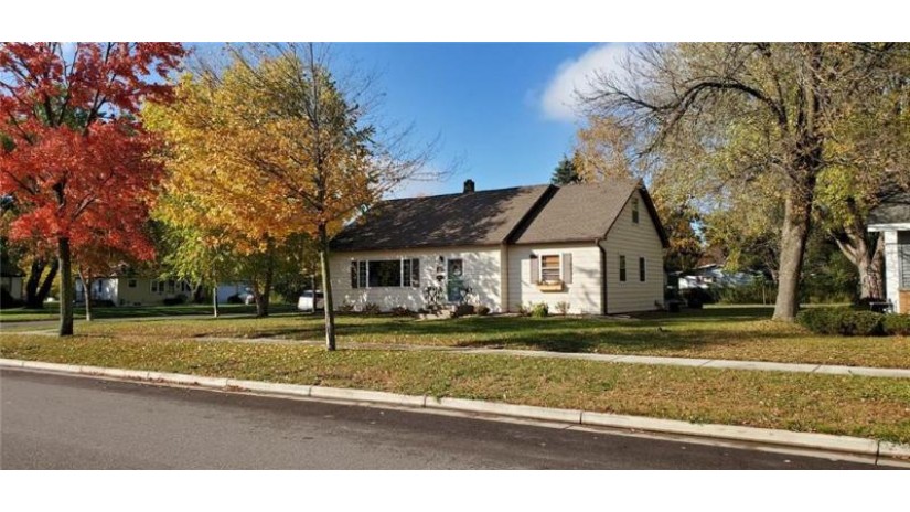1322 Dover Street Chippewa Falls, WI 54729 by Standard Real Estate $229,900
