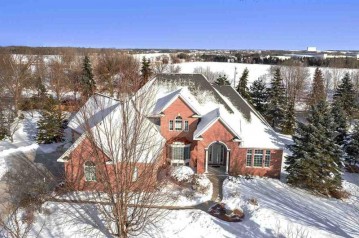 4600 N Suncastle Court, Appleton, WI 54913