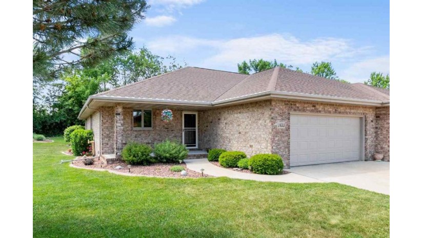 1633 Peach Tree Court Kaukauna, WI 54130 by Coldwell Banker Real Estate Group $218,500