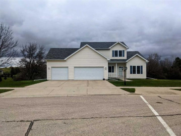 604 Waters Edge Dr, Whitewater, WI 53190