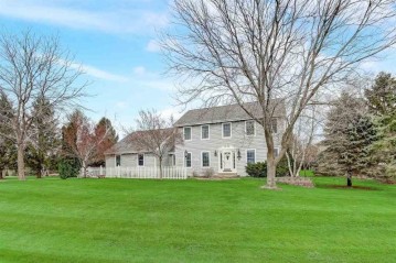 N6428 Shorewood Meadows Dr, Lake Mills, WI 53551