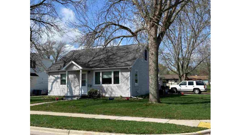 303 Jefferson St Sauk City, WI 53583 by Bunbury & Assoc, Realtors $278,000