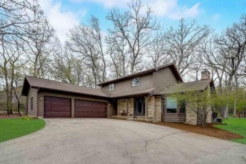 6705 Shamrock Glen Cir, Springfield, WI 53562