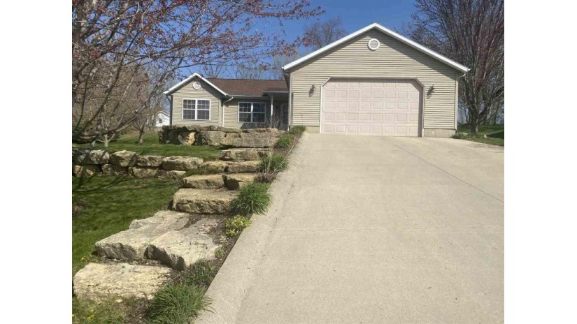 420 Olson Ct Mineral Point, WI 53565 by Re/Max Preferred $297,000