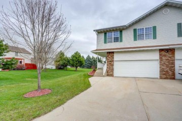 916 Sunset Dr B, Cottage Grove, WI 53527