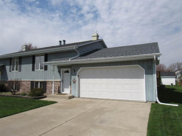 1215 Alpine Dr, Janesville, WI 53546