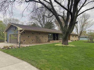 536 N Winsted St, Spring Green, WI 53588
