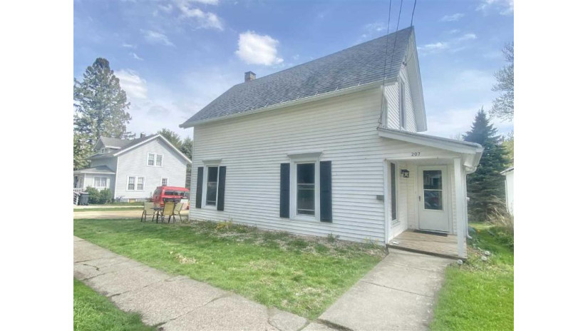 207 Maple Ave Clinton, WI 53525 by Shorewest Realtors $155,000