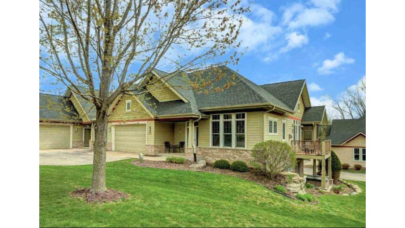 3053 Old Creek Rd Middleton, WI 53562 by First Weber Inc $550,000