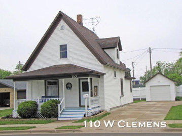 110 W Clemens St, Cuba City, WI 53807