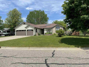 908 Lone Tree Ln, Prairie Du Sac, WI 53578