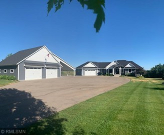 596 Grange Rd, Hudson, WI 54016