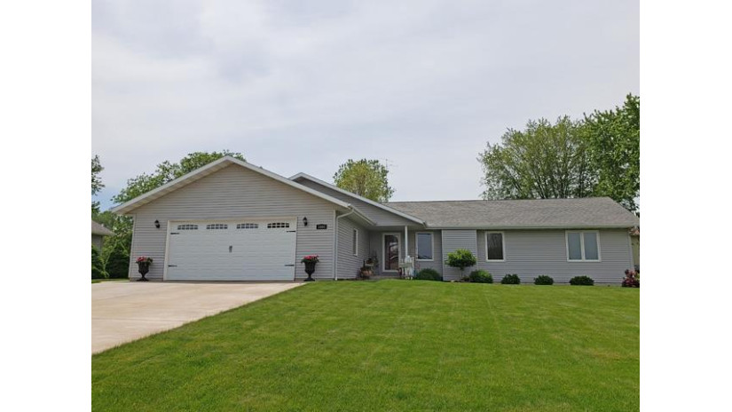 1604 Devine Drive Marshfield, WI 54449 by Re/Max American Dream $319,900