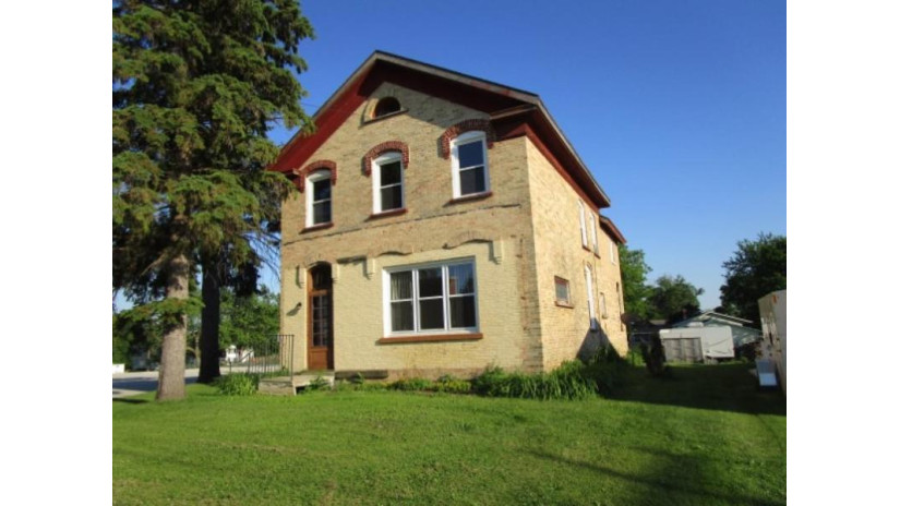 217 Court St Chilton, WI 53014 by Coldwell Banker Real Estate Group~Manitowoc $79,900