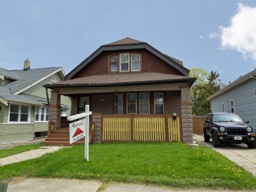 2162 N 49th St, Milwaukee, WI 53208-1103