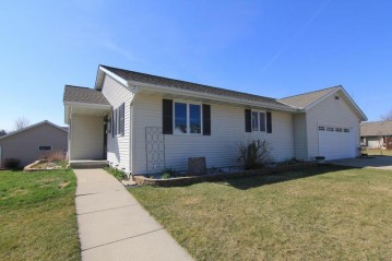 210 Whisper Ln, Kewaskum, WI 53040-9343