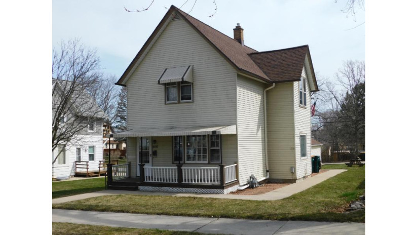 806 N Wisconsin St 808 Port Washington, WI 53074 by Hollrith Realty, Inc $197,500