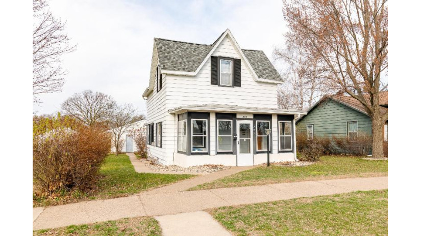 209 6th Ave N Onalaska, WI 54650 by @properties La Crosse $162,000