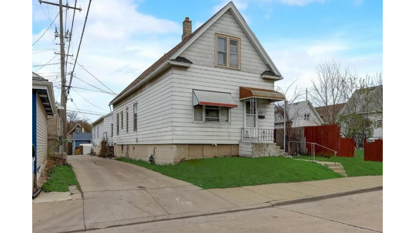 1518 S 15th Pl Milwaukee, WI 53204 by Realty Executives Integrity~Brookfield $70,000