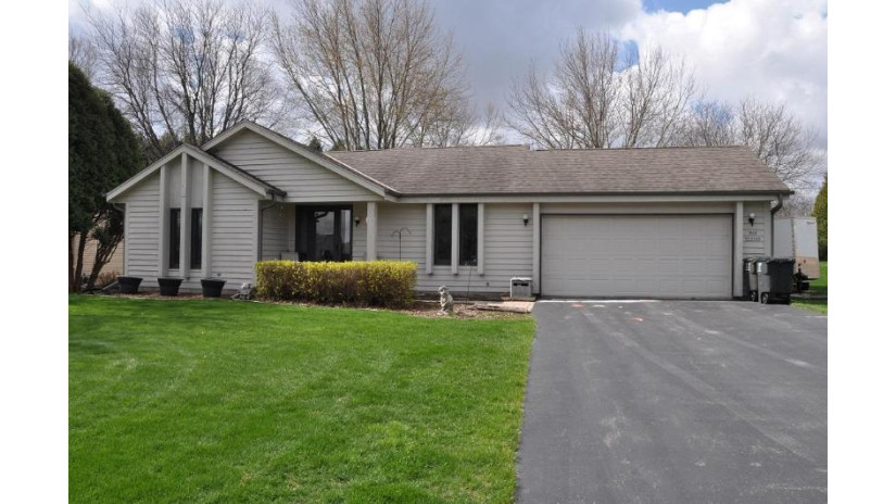 N69W23329 Salem Ct E Sussex, WI 53089 by Metro Realty Group $349,900