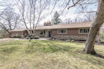 W279S4441 Saylesville Rd, Genesee, WI 53189-6811