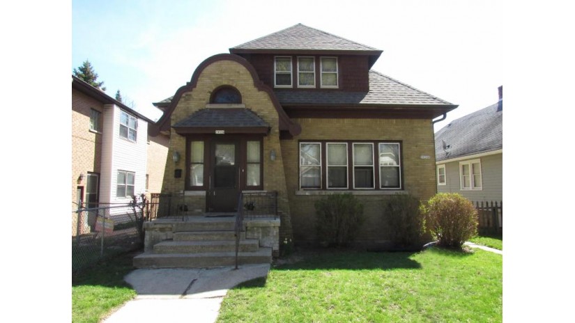 3026 N 47th Milwaukee, WI 53210 by HomeWire Realty $139,900