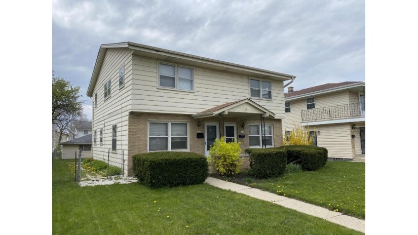 5409 N 91st St 5411 Milwaukee, WI 53225 by Benefit Realty $180,000