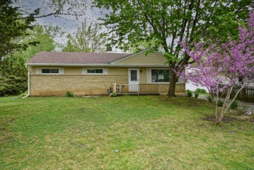 357 Birchwood Dr, Antioch, IL 60002-1601