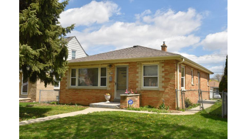 4624 N 69th St Milwaukee, WI 53218 by Home Solutions Realty LLC $119,900