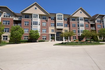 4110 S Lake Dr 430 B, Saint Francis, WI 53235-5953