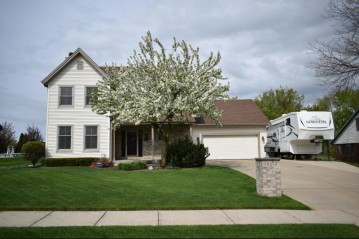 8103 S 35th St, Franklin, WI 53132-9389