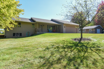 435 N Honey Lake Rd, Rochester, WI 53105-9698