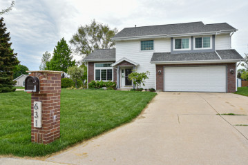 631 E Andrew Ct, Oak Creek, WI 53154-6489