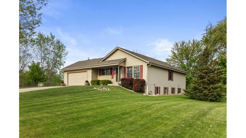 8670 S Maize Dr Oak Creek, WI 53154 by Keller Williams Realty-Milwaukee Southwest $319,900