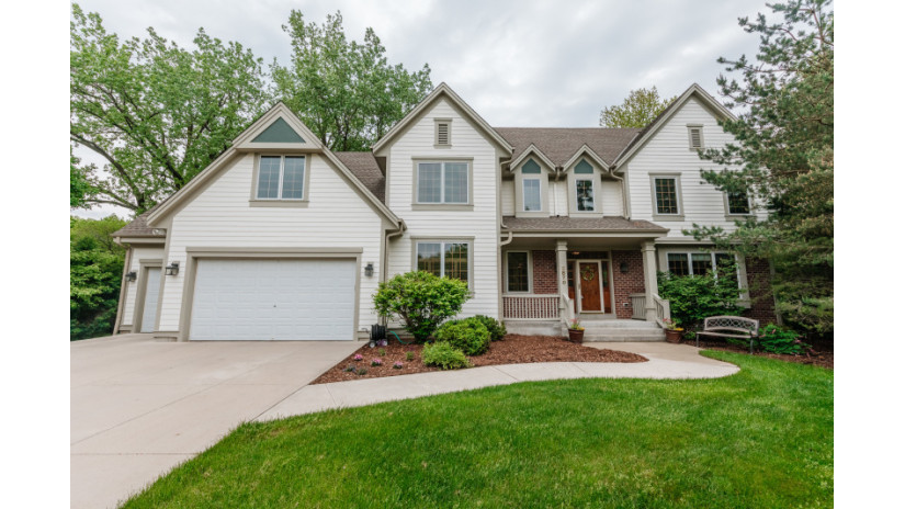 2870 Smith Ct Brookfield, WI 53005 by Shorewest Realtors $725,000