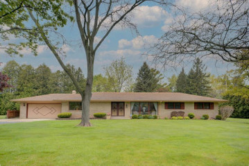 6662 W Floral Ln, Brown Deer, WI 53223-1272