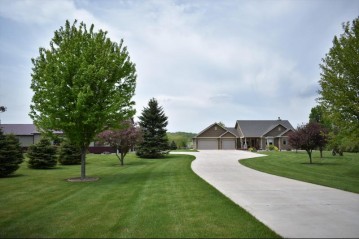 N4384 Kettleview Rd, Mitchell, WI 53073-4505