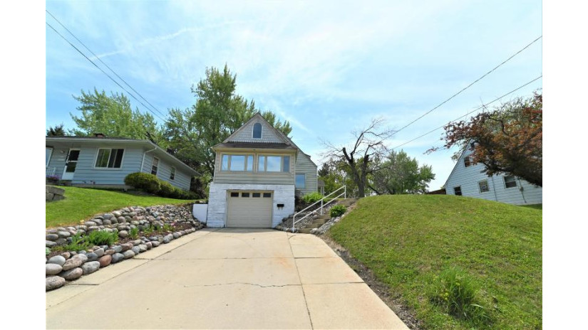 3027 E Waterford Ave Saint Francis, WI 53235 by MGC Enterprises, LLC $219,900