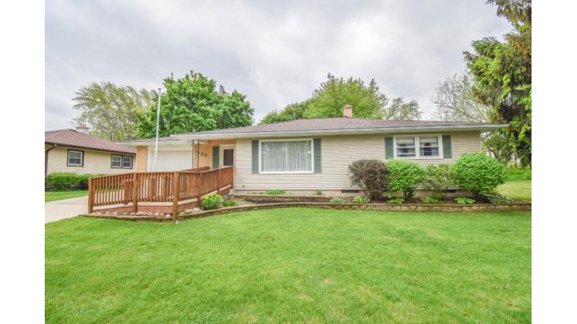 1323 Poplar St West Bend, WI 53095 by Redefined Realty Advisors LLC $244,900