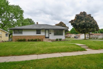 4200 N 83rd St, Milwaukee, WI 53222-1808