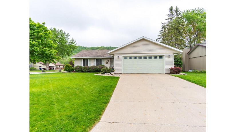 728 Pleasant Ct Onalaska, WI 54650 by @properties La Crosse $241,500